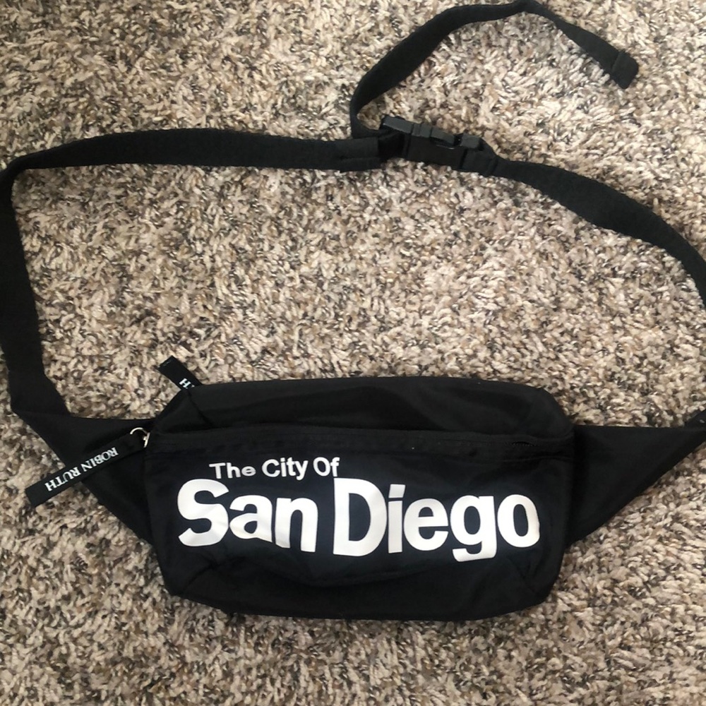 I’m selling a robin ruth fanny pack from San Diego